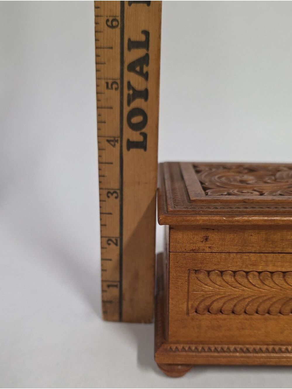 Vintage Ornate Hand-Carved Footed Wood Trinket Jewelry Box - Acanthus Leaf - Picture 14 of 16